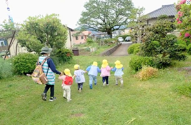 すくすく育て！にこにこえんの園児